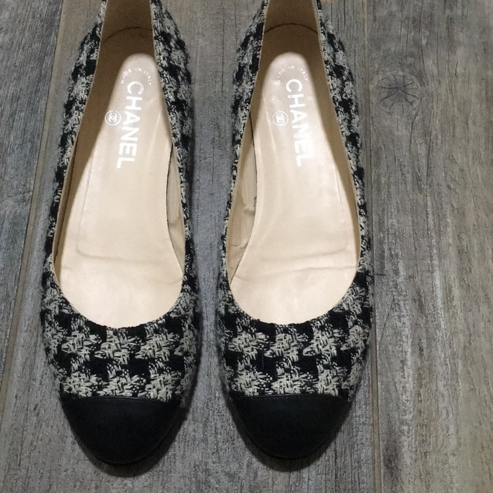 Chanel houndstooth print flats